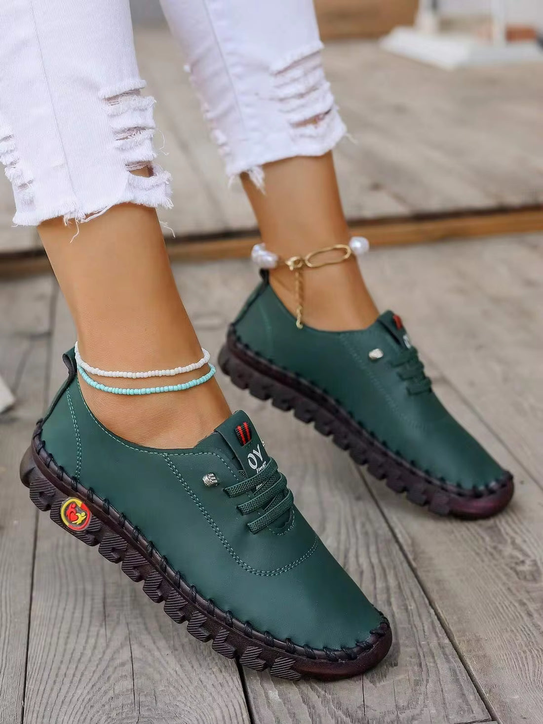 2026 New Women's Lace-Up Flat Mom Shoes, Anti-Slip Soft Sole, Large Size, Hand-Stitched Bottom, Casual Shoes